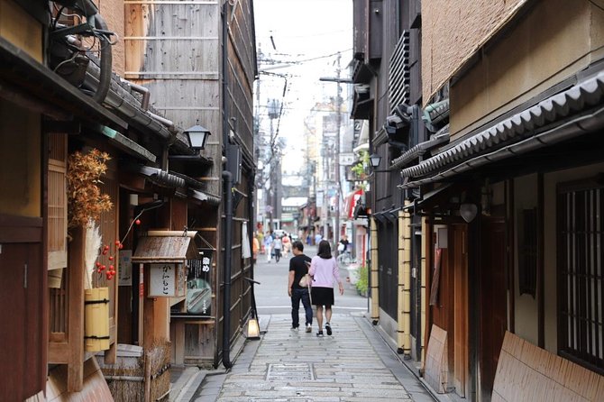 4 hours private tour of Kyoto - Stop 4: Yasui-Konpiragu for a quick shrine surprise near Gion