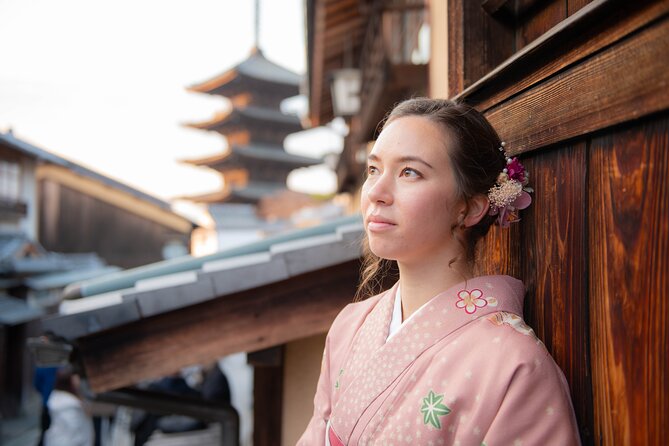 A Privately Guided Photoshoot in Beautiful Kyoto by a Pro - Meeting at Minamiza Theater: Getting Started Without Stress