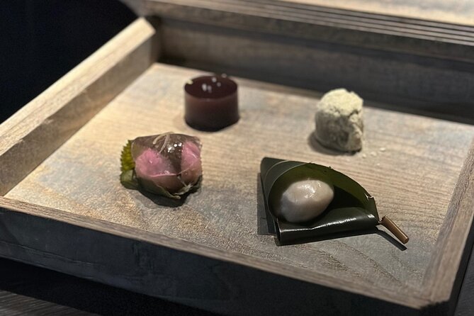ALL INCLUDED:Short Exclusive Hidden Kyoto Private Tour with Local - Yasaka Shrine park walk: cherry blossom energy without forcing it