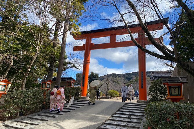 Discover the Secrets of Fushimi Inari and Gion with a Local Guide - Yasaka Shrine: the Shinto anchor at the edge of Gion