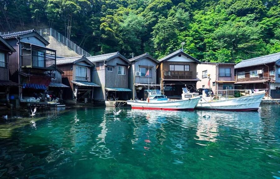 FromOsaka/Kyoto:Hiroshima & Miyajima Private Tour with Lunch - Itsukushima Shrine: Floating torii views plus real free time