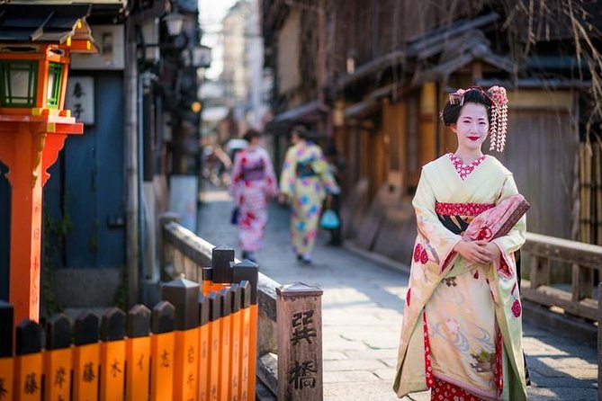 Gion and Fushimi Inari Shrine Kyoto Highlights with Government-Licensed Guide - A Smooth Evening Route Through Kyoto’s Most Famous Corners