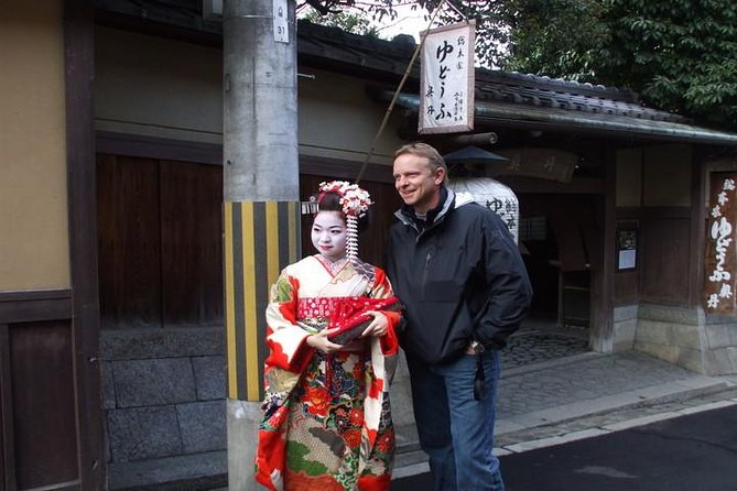 Gion and Fushimi Inari Shrine Kyoto Highlights with Government-Licensed Guide - Why a Government-Licensed English Guide Changes Everything