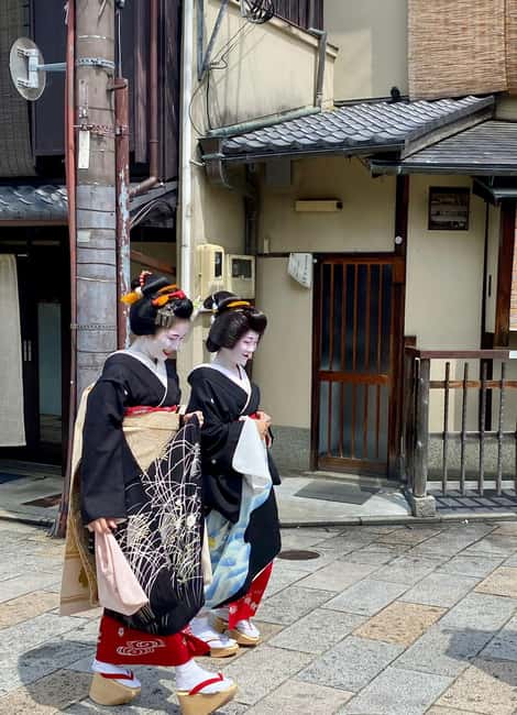 Gion at Night: Secrets and Legends of the Geishas - Price and what you really get for $21