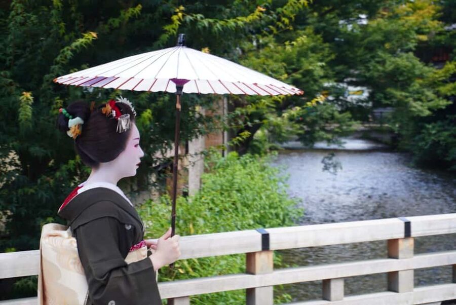 Gion at Night: Secrets and Legends of the Geishas - Stop by stop: what each landmark teaches you at night