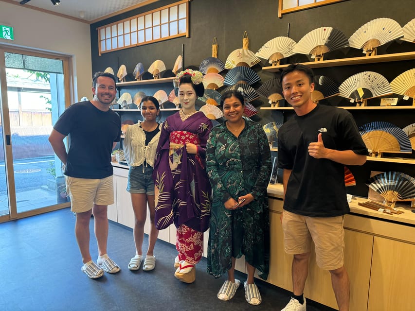 Gion Walking Tour, Geisha Show and Japanese Game in Kyoto - Who should book this Gion maiko experience (and who might prefer something else)