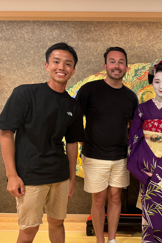 Gion Walking Tour, Geisha Show and Japanese Game in Kyoto - Small group size up to 6: why it matters more than you think