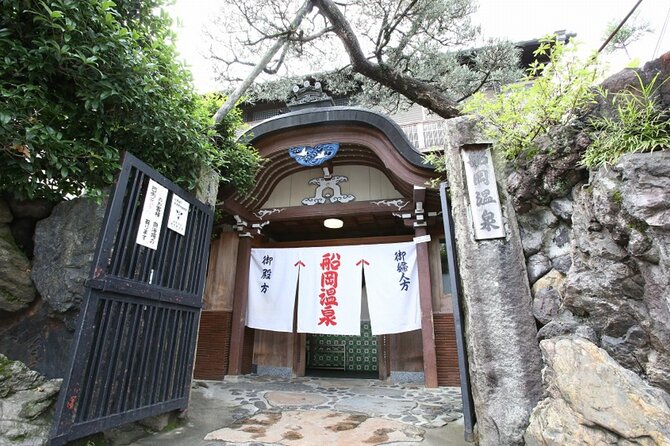 Guide tour of Japanese bathing culture at Funaoka Onsen - The historical angle: why this onsen feels like more than a stop