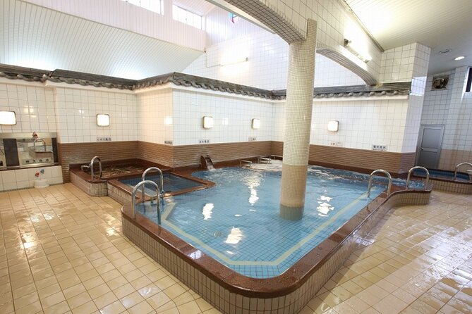 Guide tour of Japanese bathing culture at Funaoka Onsen - The nudity and gender separation reality check
