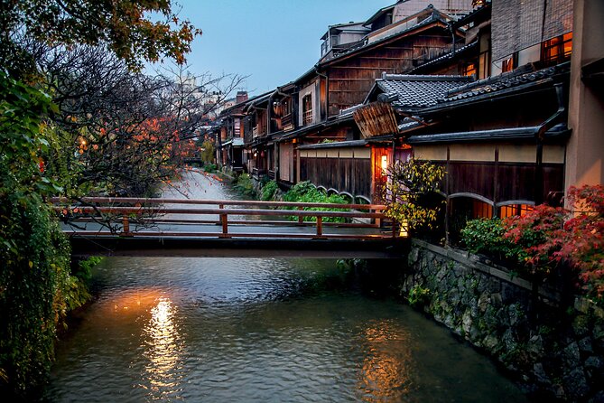 Guided Gion Tour: Explore Kyoto’s Historic Geisha District - Stop 1: Gion and the chance to spot geisha in the right place