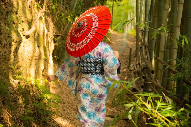 Guided Photoshoot of Fushimi Inari Shrine and Secret Bamboo Grove - Props and Style Support: Fans and Umbrellas Change the Vibe