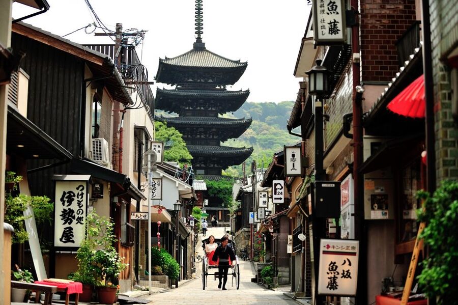 Higashiyama | Kyoto: Sakura Season Private Rickshaw Tour - Higashiyama Sakura: Why This Ride Works Better Than Walking