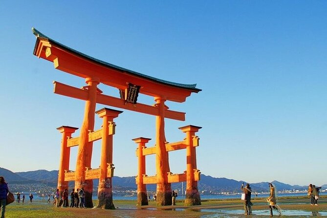 Hiroshima and Miyajima 1 Day Tour for who own the JR Pass only - Buying a Bento Box in Hiroshima: A Small Finish That Helps the Schedule