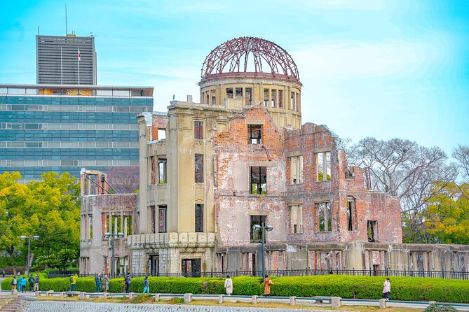 Hiroshima and Miyajima Full-Day Tour from Kyoto by Bullet Train - Itsukushima Shrine and Miyajima streets: what to do with your 4 hours