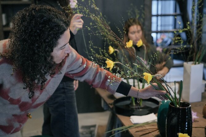 Ikebana Traditional Japanese Art of Flower Arranging - Keeping Flowers Fresh: The Two-Week Care Lesson
