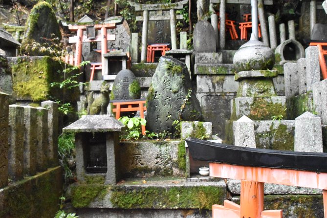 Inside of Fushimi Inari - exploring and lunch with locals - Photo-shooting on the way down: viewpoints without the chaos tax