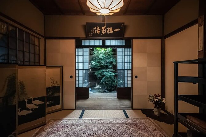 Kimono Tea Ceremony at Kyoto Maikoya, Karasuma Shijo - The kimono dressing process: outfit selection, hair, and real help