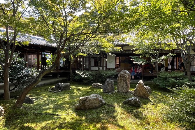 Kiyomizu Temple and Backstreets of Gion, Half Day Group Tour - Yasaka Kōshin-dō and Yasui-Konpiragu: Shinto side of the Higashiyama story