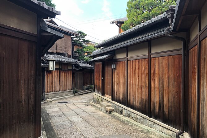 Kiyomizu Temple and Backstreets of Gion, Half Day Group Tour - Kennin-ji Zen temple: calm grounds in the middle of it all