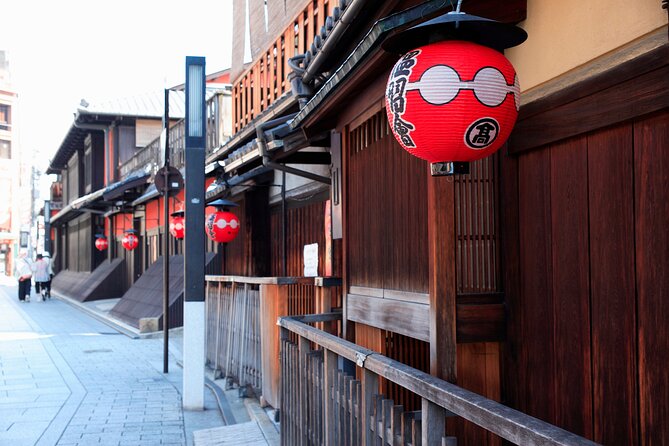 Kiyomizu Temple and Backstreets of Gion, Half Day Group Tour - Kiyomizu-dera at human speed: UNESCO views with real context