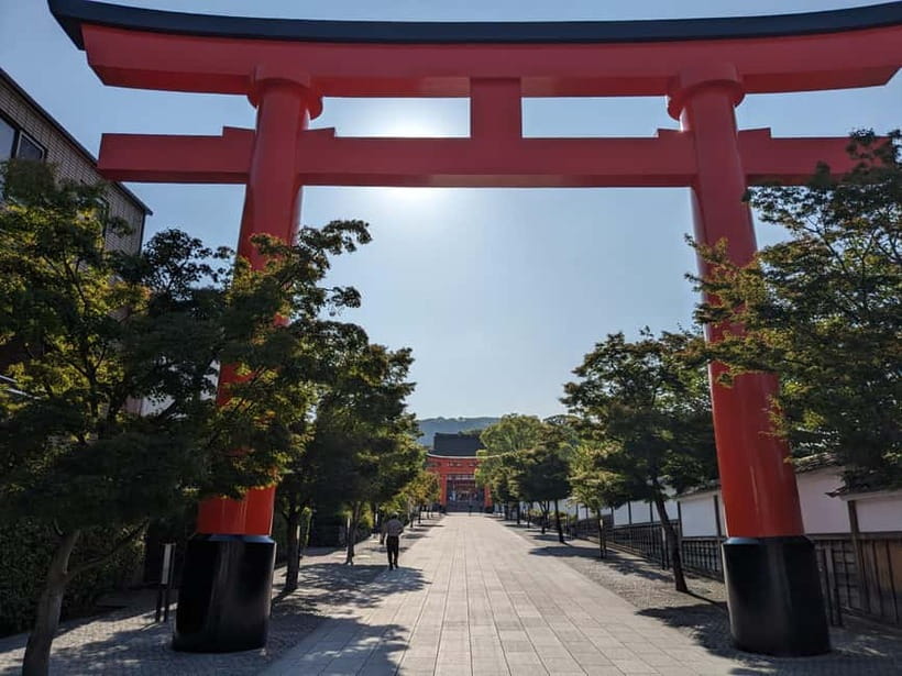 Kyoto: 1.5-Hour Guided Tour of Fushimi Inari Shrine - Price and value: $32 for a guided 90-minute circuit