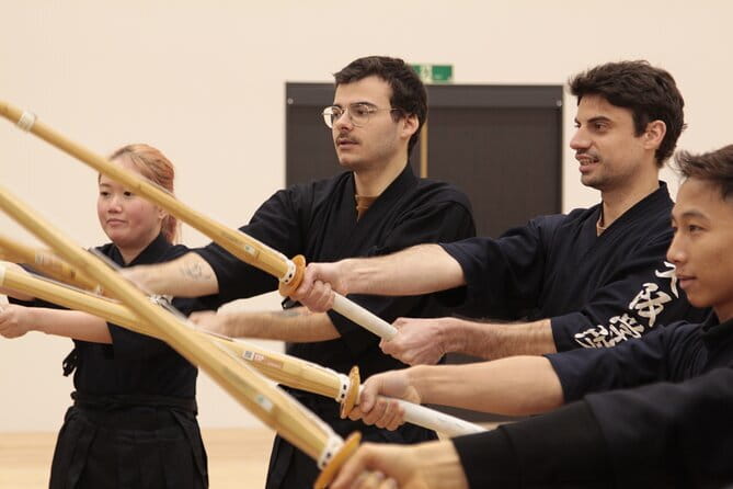 Kyoto 2 Hours Genuine Kendo / Samurai Experience In Japan - Your instructor: what to expect from English support