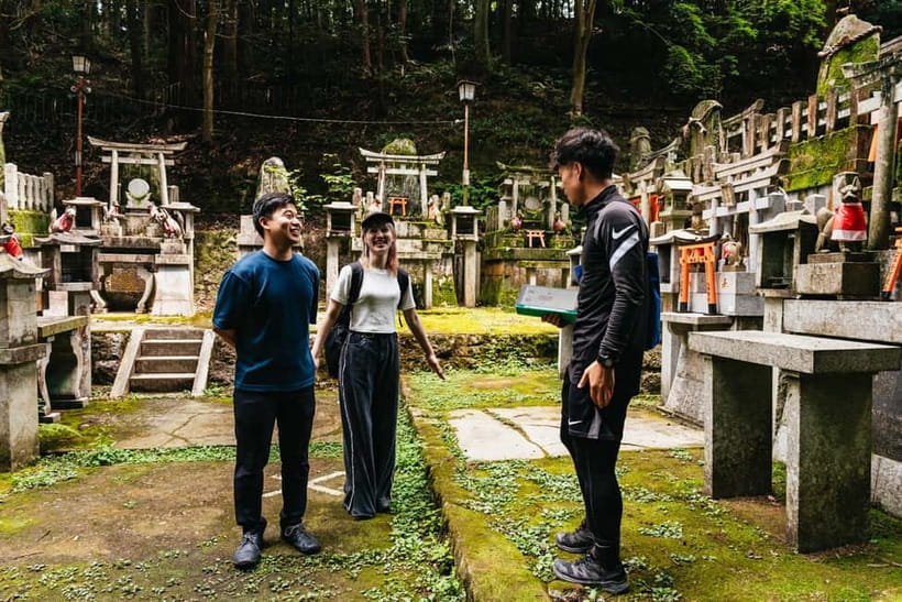 Kyoto: 3-Hour Fushimi Inari Shrine Hidden Hiking Tour - Up to the summit altars: the shrine landscape in full scale
