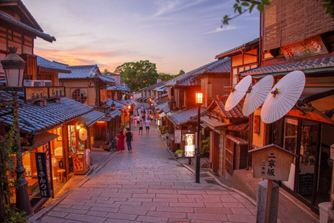 Kyoto 5-Star Geisha Night Walk: Small-Group Authentic Experience - Ninenzaka and the Snack Break That Makes Walking Worth It