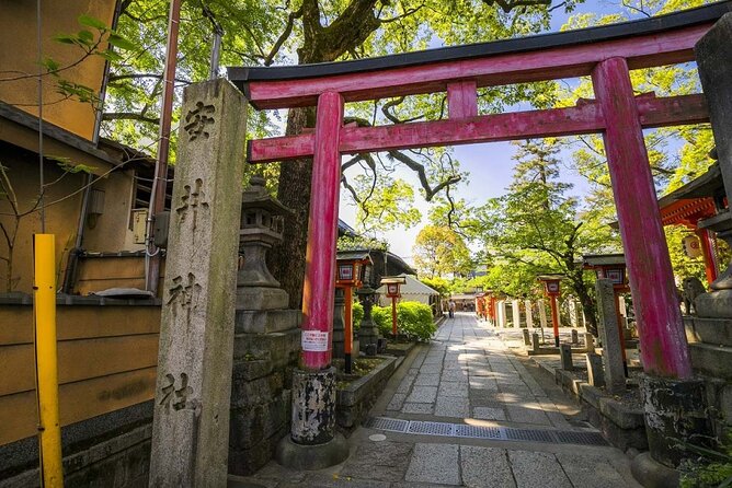 Kyoto 5-Star Geisha Night Walk: Small-Group Authentic Experience - What the Max-8 Group Size Does for Your Experience