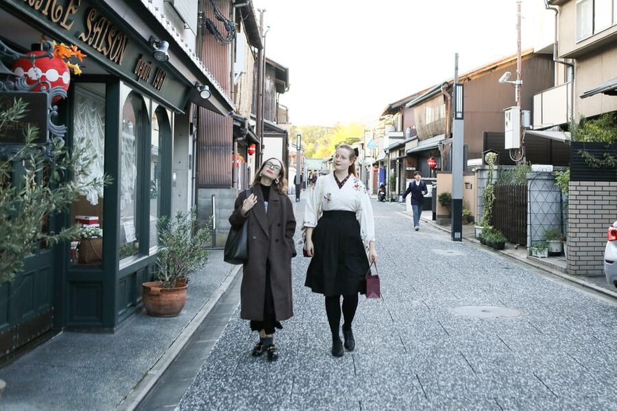 Kyoto: Discover the Oldest Geisha District, Kamishichiken - Kamishichiken streets: a preserved 400-meter walk you can actually enjoy