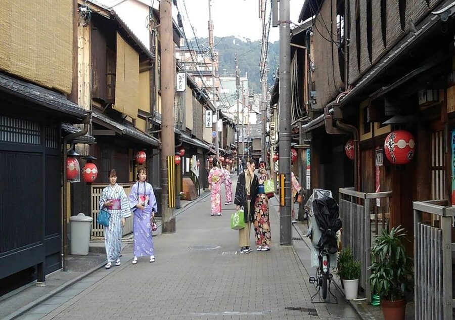 Kyoto Evening Gion Food Tour - Snack Stops in Gion: What to Expect from the Tastings