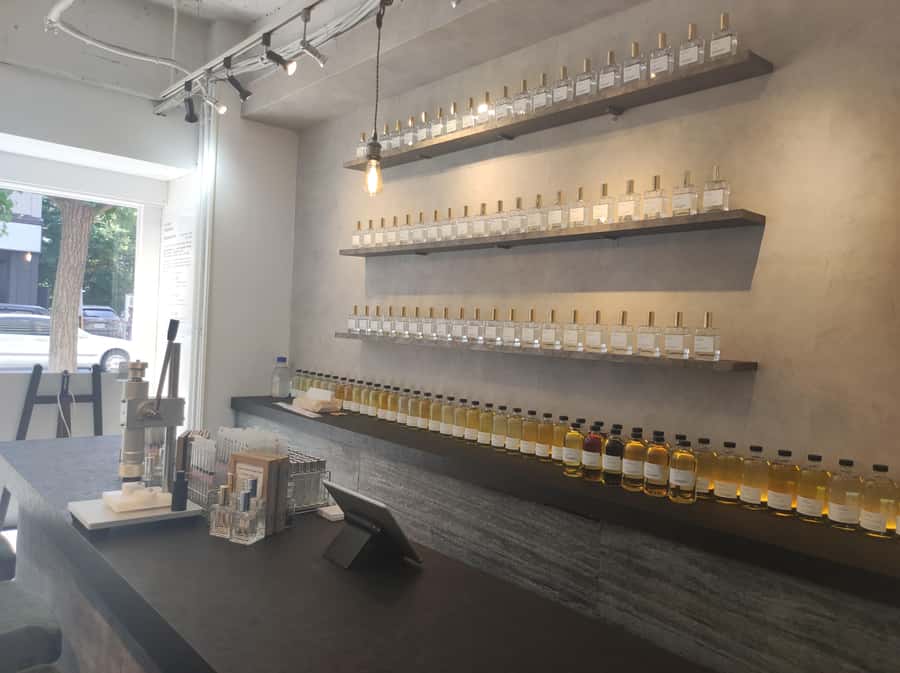 kyoto:Experience creating one-of-a-kind special fragrances - Blending in front of you: transparent measuring and mixing