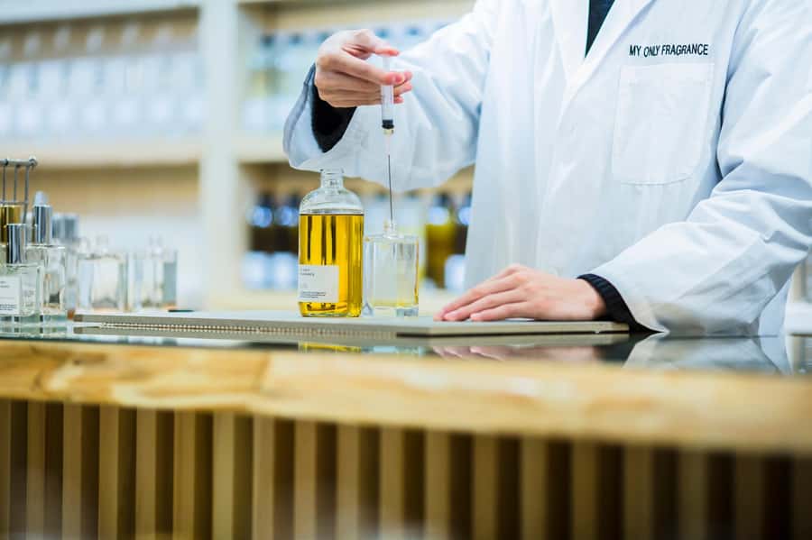 kyoto:Experience creating one-of-a-kind special fragrances - Inside the boutique: how the scent tasting works