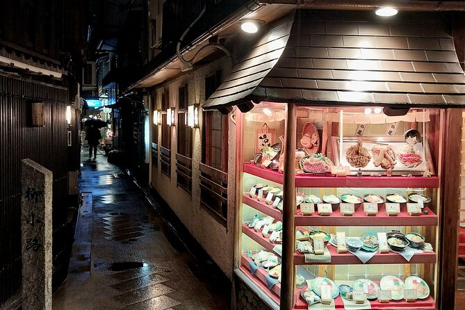 Kyoto Food Tour of 10 Tastings with Wagyu, Mochi & More Surprises - Stop 3: Nishiki Market—Where the Kyoto Twist Comes From