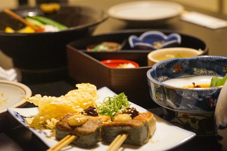 Kyoto: Foodie Night Tour in Gion with 9 dishes + 6 Sake - Who this tour suits best (and who should skip it)