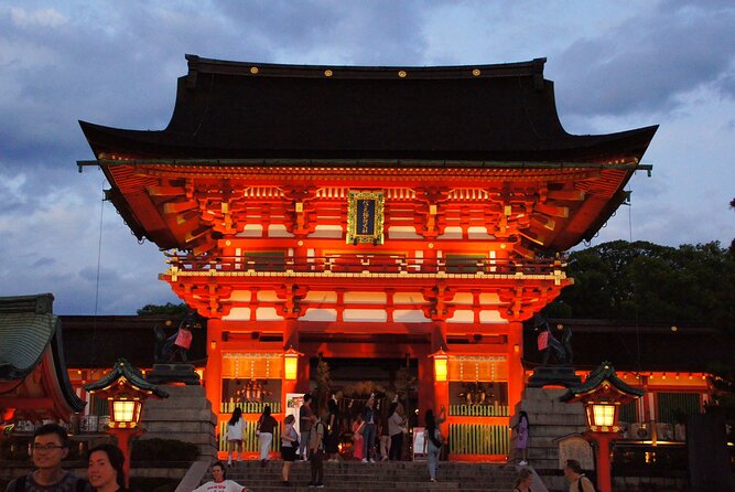 Kyoto: Fushimi Inari Shrine Walking Tour - Pacing on the trails: views, reflection stops, and the real effort