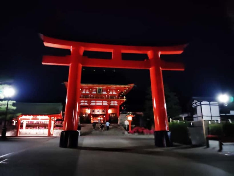 Kyoto: Fushimi Inari Taisha Night Tour with Guide - What your guide actually adds (English or Japanese)