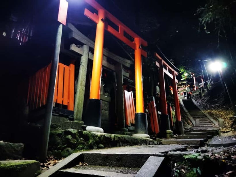 Kyoto: Fushimi Inari Taisha Night Tour with Guide - Reaching the higher views: Kyoto lights under the night sky