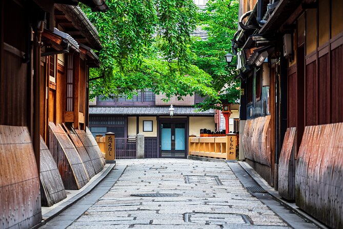 Kyoto Geisha District Walking Tour in Gion - Tatsumi Bridge and the quiet alleys: where your photos start feeling real