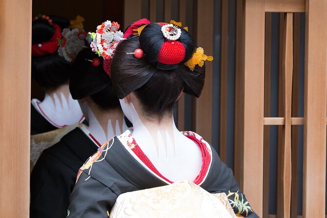 Kyoto Geisha District Walking Tour in Gion - Gion Corner: traditional performances as a short cultural bridge