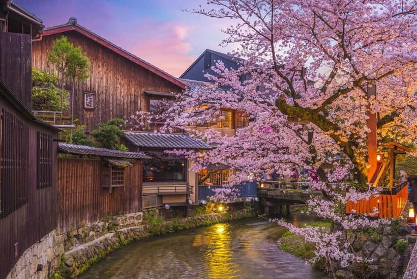 Kyoto Geisha Walking Tour: Gion District & Hidden Gems - Hōkan Ji Pagoda and Kennin-ji Temple: Calm Stops Inside the District