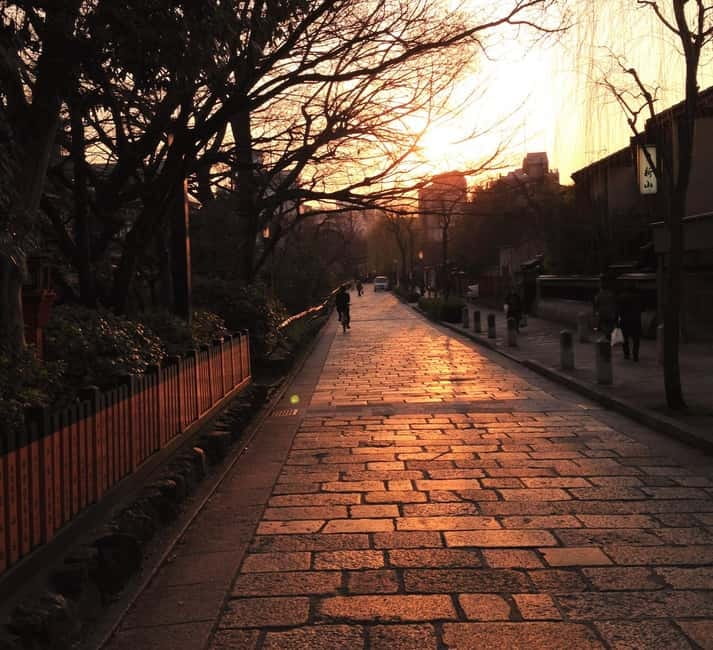 Kyoto Geisha Walking Tour: Gion District & Hidden Gems - Chion-in Temple: The Often-Overlooked National-Treasure Visit