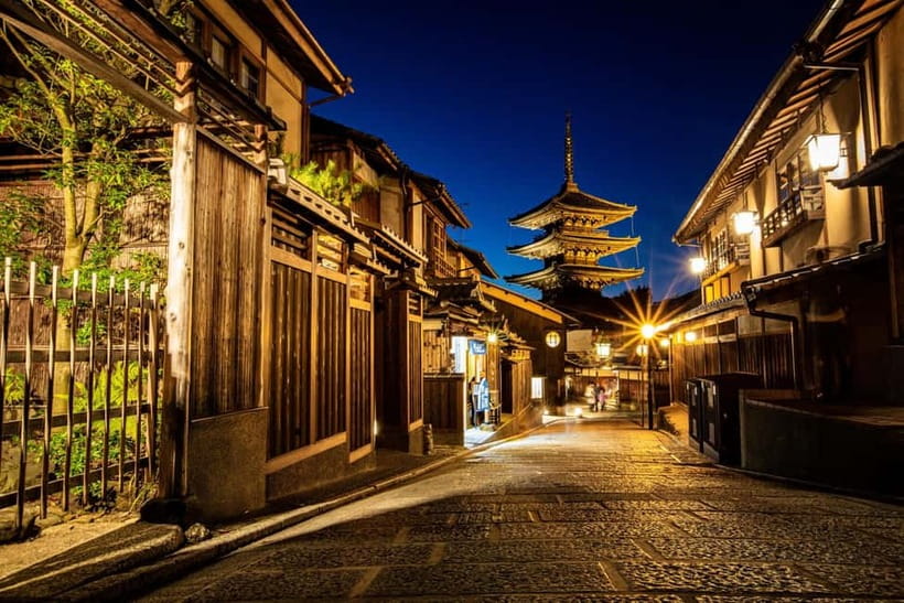 Kyoto Geisha Walking Tour: Gion District & Hidden Gems - Photo Wins: How to Get Great Shots Without Being That Person