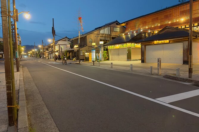 Kyoto Ghost Tour: Dark Tales, Urban Legends, Bamboo Forest Night - Getting to the start, wearing the right gear