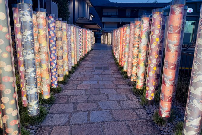 Kyoto Ghost Tour: Dark Tales, Urban Legends, Bamboo Forest Night - Small-group size: why 12 people feels better than a crowd