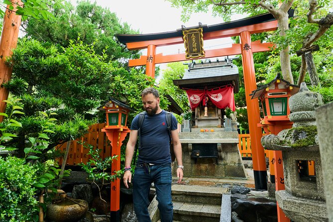Kyoto Gion: 2-Hour Geisha Culture & History Walking Tour - Yasaka Shrine: the 1,000-year-old reset button