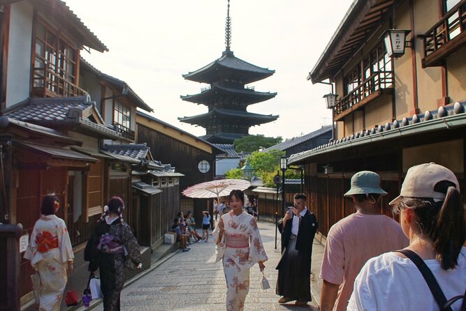 Kyoto: Gion and Geisha District Walking Tour - Maruyama Park: a short pause near Kyoto’s oldest public park