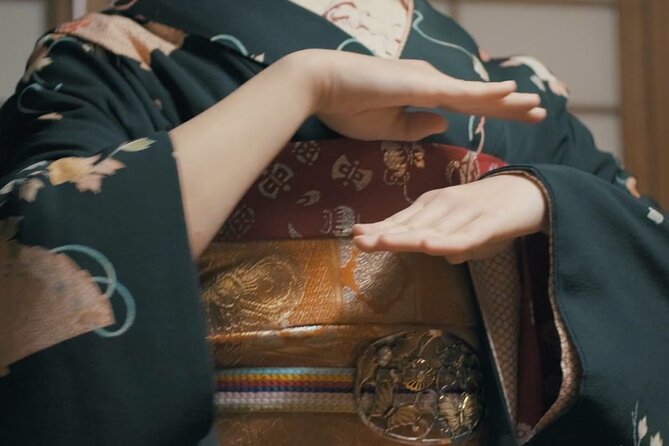 Kyoto Gion Cultural Walk & Geisha Show with Dining Options - Finding the Group: Statue of Izumo-no-Okuni and a Smooth Start