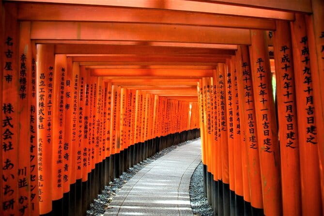 Kyoto Gion Early Morning Walking Tour - Yasaka-no-To and Yasaka Shrine: Pagoda Silhouette to Vermilion Gate
