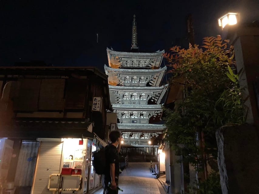 Kyoto: Gion Evening Walk with Hidden Gems, Geisha & Sake - Ninenzaka at night and the finish at Yasaka Shrine